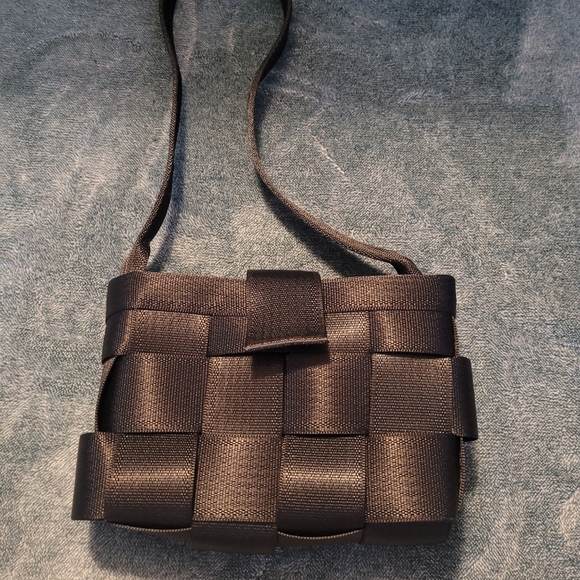 Black Woven Handbag - Picture 3 of 5